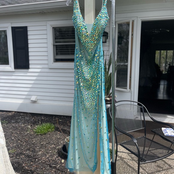 Special occasion dress 💁‍♀️🥂 - Picture 4 of 10